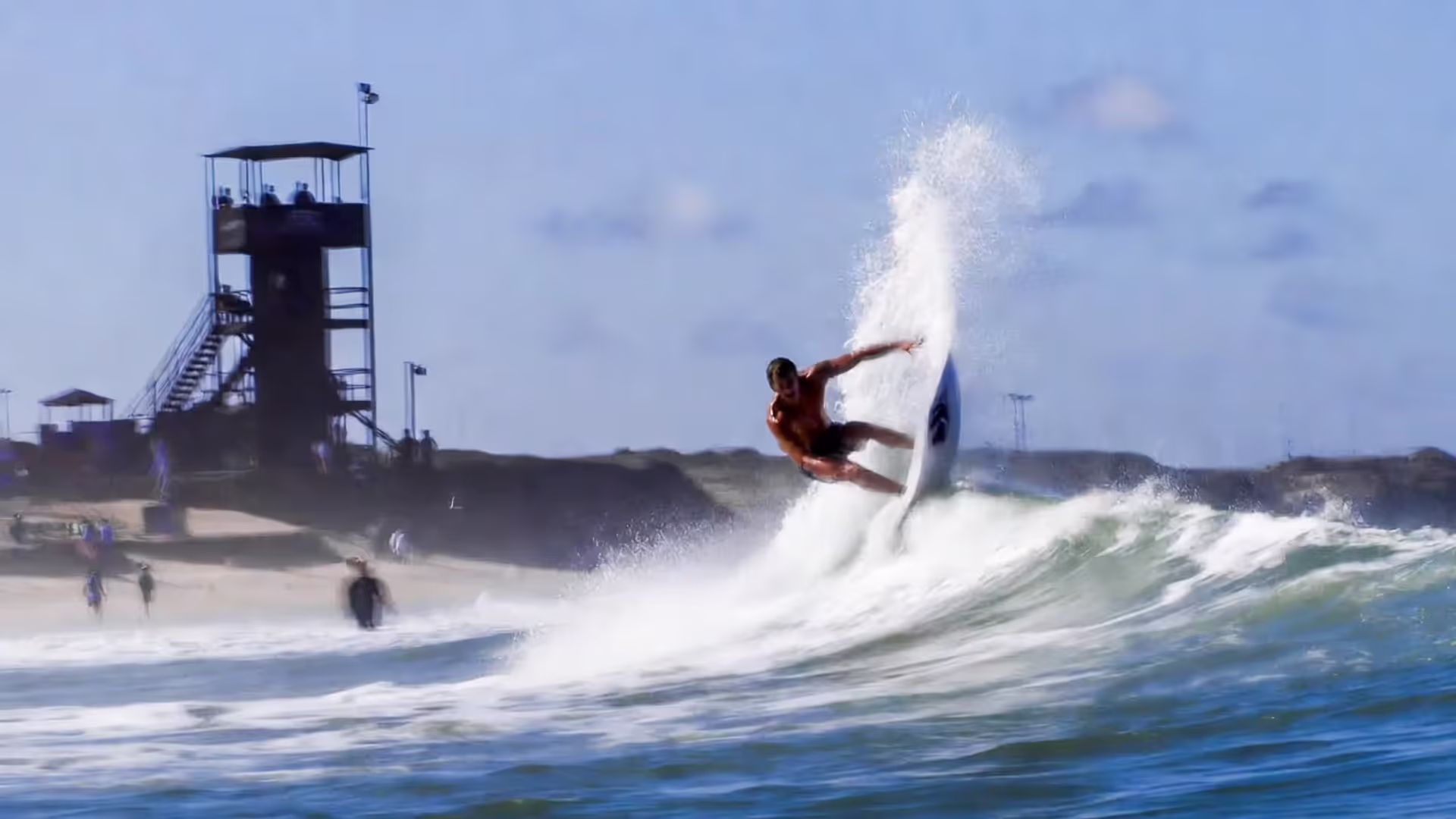 Judges reward risk, power, and complete wave control